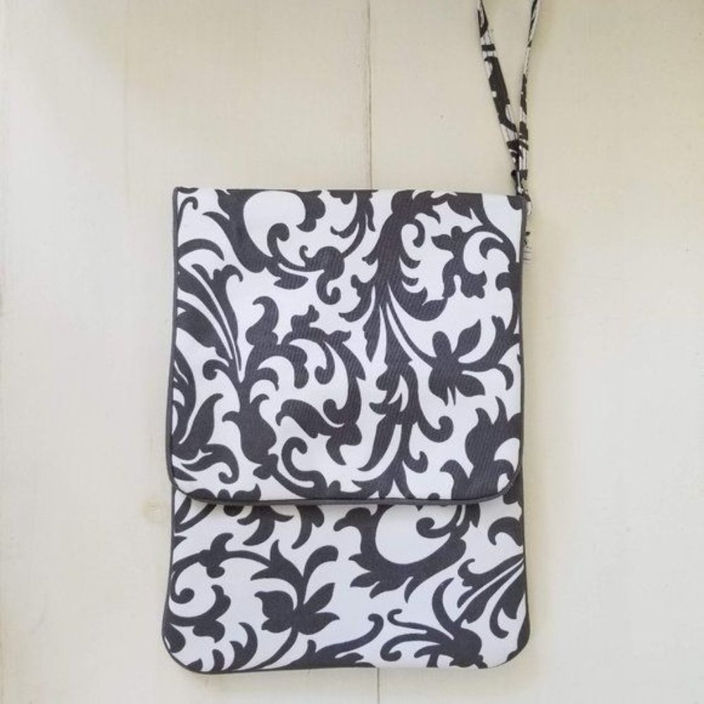 WB Gray / White Floral Print Carry All